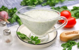 Соус белый с солеными огурцами Соус белый с солеными огурцами