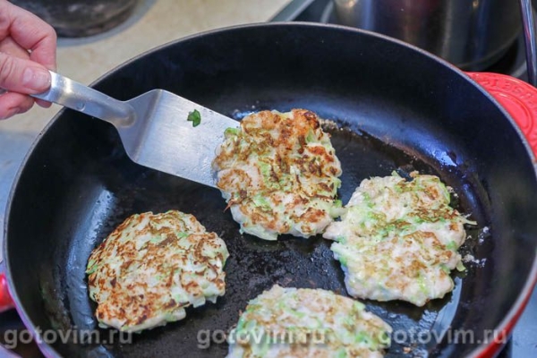 Куриные рубленые котлеты с молодой капустой