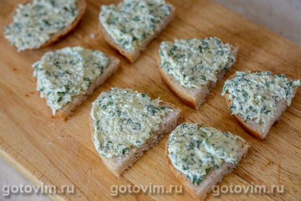 Горячие бутерброды с яйцом, черемшой и сыром