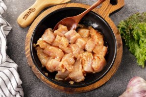 Куриная грудка, запеченная с картофелем Куриная грудка, запеченная с картофелем