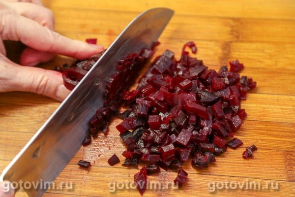 Тартинки с красной рыбой, творожным сыром и свеклой