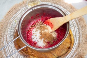 Соус к мясу из красной смородины Соус к мясу из красной смородины