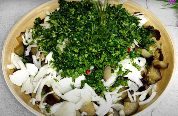 Готовила на зиму, а съели за один ужин! «Баклажаны, как грибы» – рецепт для тех, кто любит вкусно Готовила на зиму, а съели за один ужин! «Баклажаны, как грибы» – рецепт для тех, кто любит вкусно