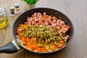 Рассольник с копченой колбасой и перловкой Рассольник с копченой колбасой и перловкой