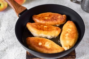 Пирожки с яблоками жареные Пирожки с яблоками жареные