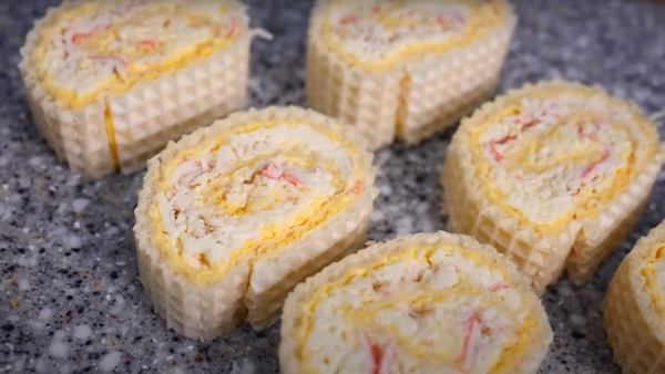 Обожаю этот крабовый рулет. Вкусная Новогодняя закуска за 5 минут Обожаю этот крабовый рулет. Вкусная Новогодняя закуска за 5 минут