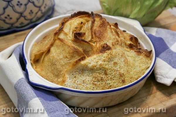 Блинный пирог с капустой и яйцом