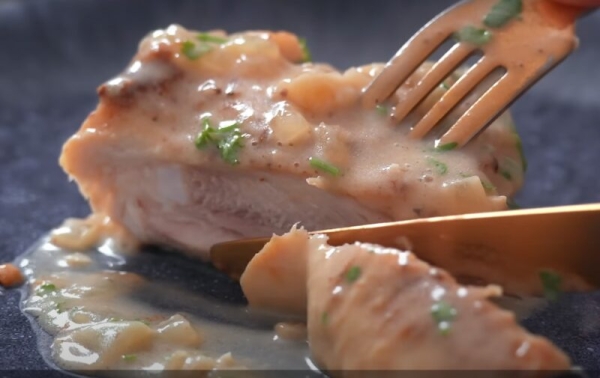 Курица в сметанном соусе: вкусно и просто. Почему я не знала этот рецепт раньше Курица в сметанном соусе: вкусно и просто. Почему я не знала этот рецепт раньше