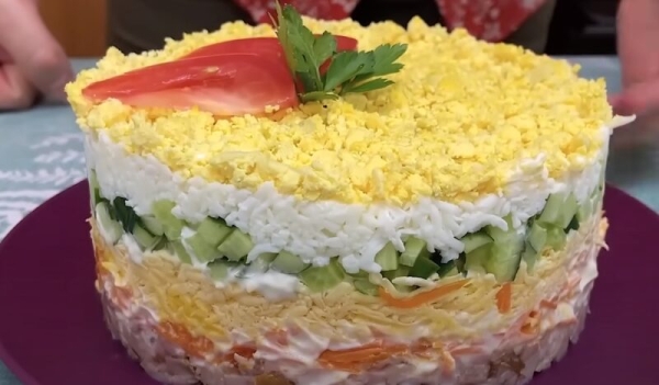 Ни одного праздника без него. Вкусный и красивый салат на Новогодний стол 2024 Ни одного праздника без него. Вкусный и красивый салат на Новогодний стол 2024