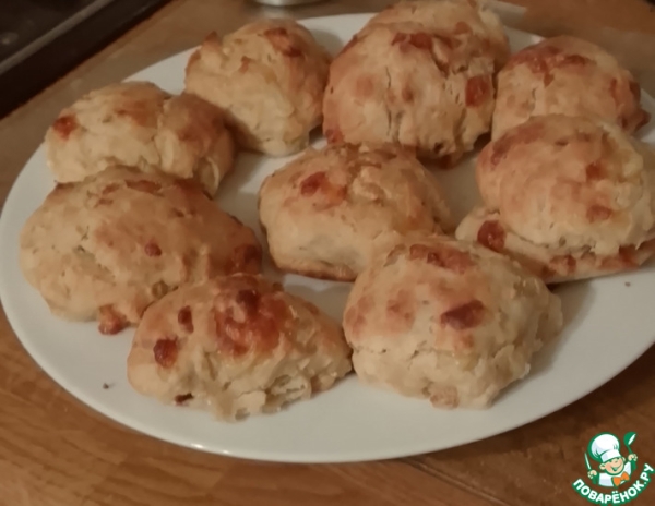 Сконы из яблока, пармезана и розмарина Сконы из яблока, пармезана и розмарина