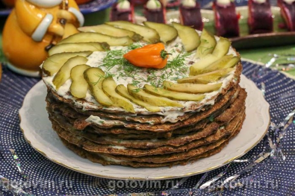 Печеночный торт с чесночным соусом Печеночный торт с чесночным соусом