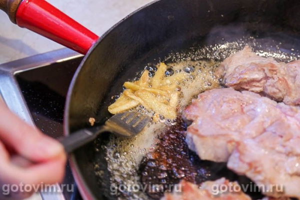 Отбивные из свиной шейки со сладким перцем и чили