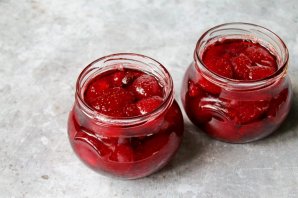 Рубиновое варенье из клубники Рубиновое варенье из клубники