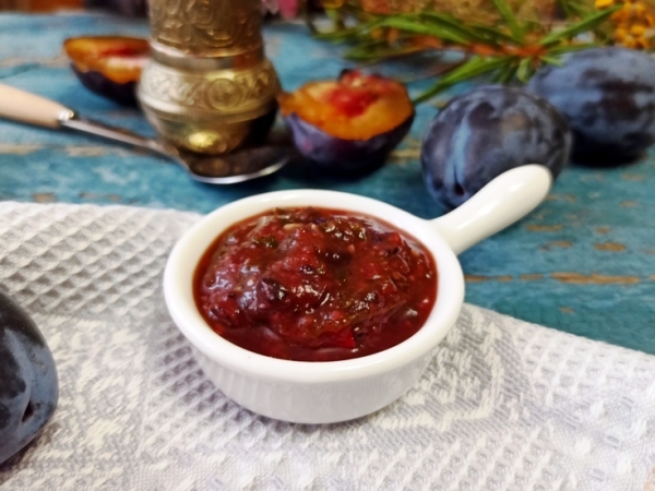 Острый сливовый соус на зиму без варки Острый сливовый соус на зиму без варки