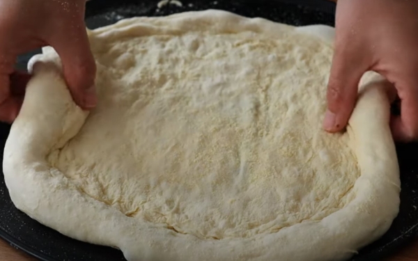 Вы никогда не будете покупать пиццу, если узнаете этот способ. Рецепт без замешивания Вы никогда не будете покупать пиццу, если узнаете этот способ. Рецепт без замешивания