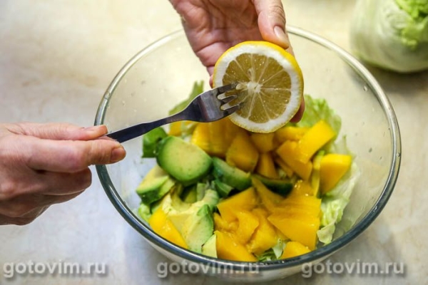 Салат из курицы с манго и авокадо Салат из курицы с манго и авокадо