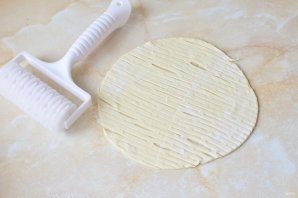 Слоеный пирог с курицей и грибами Слоеный пирог с курицей и грибами