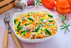 Салат гусарский с копченой курицей Салат гусарский с копченой курицей