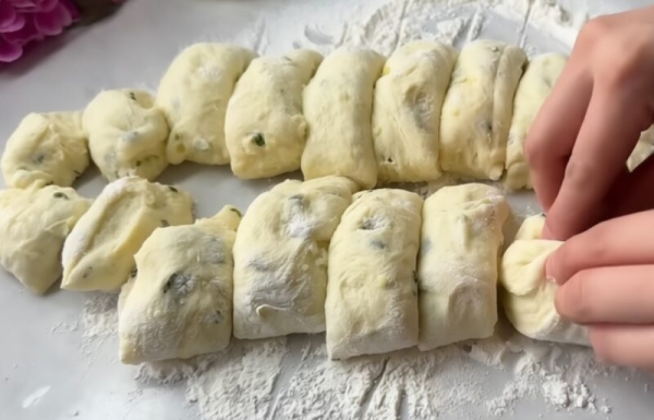 Булочки на картофельном тесте — всегда получаются пышными, сытными, ароматными. Не черствеют целую неделю!