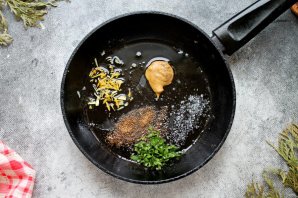 Белая рыба в теплом соусе из горчицы и кориандра Белая рыба в теплом соусе из горчицы и кориандра