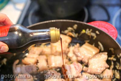 Свинина Тхабо в кокосовом молоке с овощами и рисовой лапшой Свинина Тхабо в кокосовом молоке с овощами и рисовой лапшой