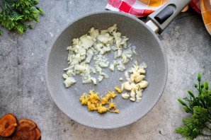 Сосиски в томатном соусе с рисом Сосиски в томатном соусе с рисом