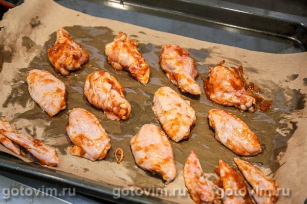 Куриные крылышки в маринаде с шрирачей Куриные крылышки в маринаде с шрирачей