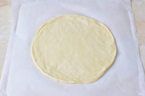 Пицца с копченой колбасой