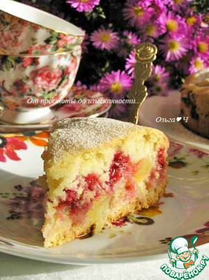 Постная шарлотка с малиной и яблоками