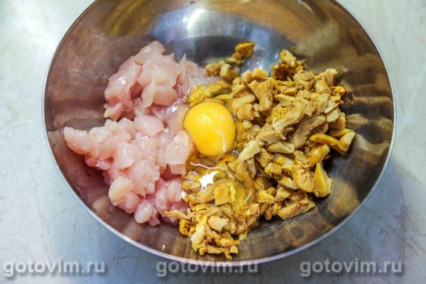 Оладьи из куриного филе с лисичками Оладьи из куриного филе с лисичками