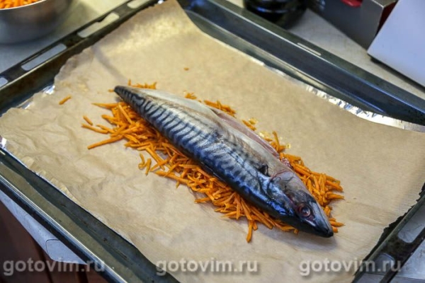 Скумбрия в фольге, запеченная на морковной подушке с апельсином Скумбрия в фольге, запеченная на морковной подушке с апельсином