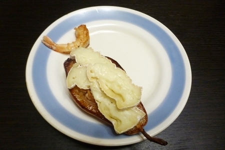 Груша с креветками и сыром бри Груша с креветками и сыром бри