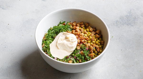 Салат с фасолью, кукурузой и сухариками, пошаговый рецепт с фото на 268 ккал Салат с фасолью, кукурузой и сухариками, пошаговый рецепт с фото на 268 ккал