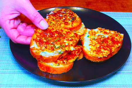 Горячие бутерброды с луком Горячие бутерброды с луком