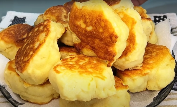 Кефир и 1 яйцо. Пышные оладьи, как булочки: рецепт без дрожжей за 5 минут Кефир и 1 яйцо. Пышные оладьи, как булочки: рецепт без дрожжей за 5 минут