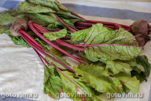 Осетинский пирог со свекольной ботвой (Цахараджин)