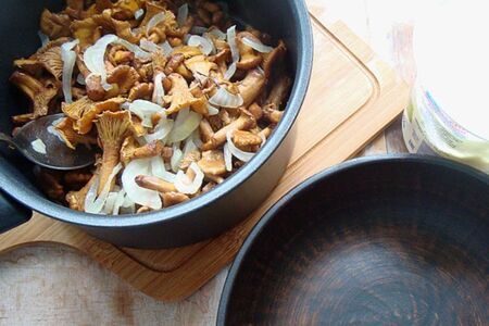 Запечённые лисички в сметане Запечённые лисички в сметане