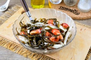 Салат из помидоров с морской капустой Салат из помидоров с морской капустой