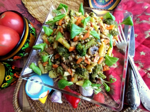 Перловка с овощами и грибами