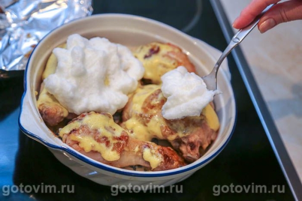«Курица под снегом» из запеченных взбитых белков «Курица под снегом» из запеченных взбитых белков