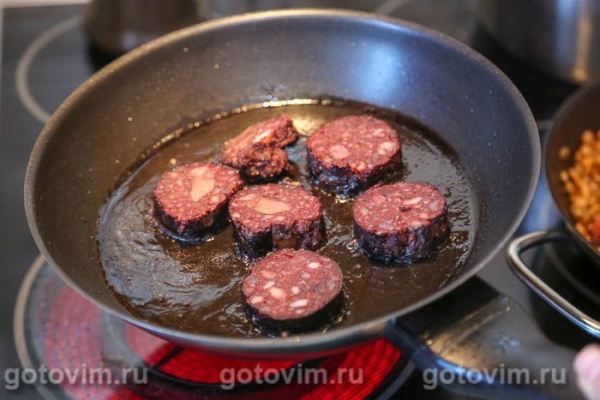 Чечевица с кровяной колбасой и беконом