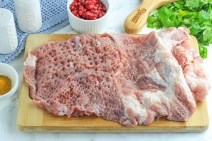 Мясной рулет с брусникой в духовке Мясной рулет с брусникой в духовке