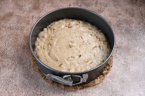 Пирог постный с изюмом