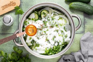 Салат с огурцами на зиму