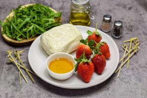 Сыр с клубникой