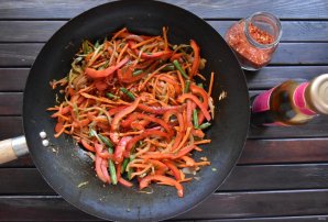 Удон с говядиной в устричном соусе Удон с говядиной в устричном соусе