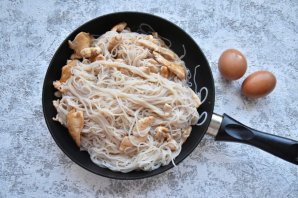 Рисовая жареная лапша "Пад Тай" Рисовая жареная лапша "Пад Тай"