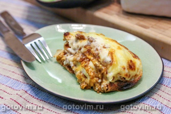 Лазанья из блинов с мясным фаршем и сырным соусом бешамель Лазанья из блинов с мясным фаршем и сырным соусом бешамель