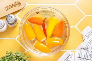 Маринованные мини-перцы с сыром Маринованные мини-перцы с сыром