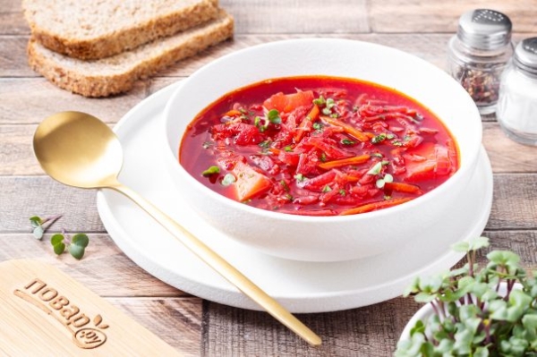 Свекольный суп с кочерыжкой брокколи Свекольный суп с кочерыжкой брокколи